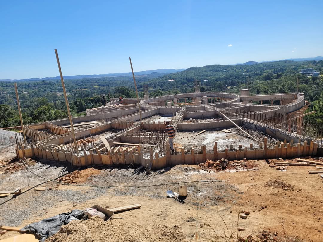Hilltop foundation and formwork for a curved development by Martcosy Construction